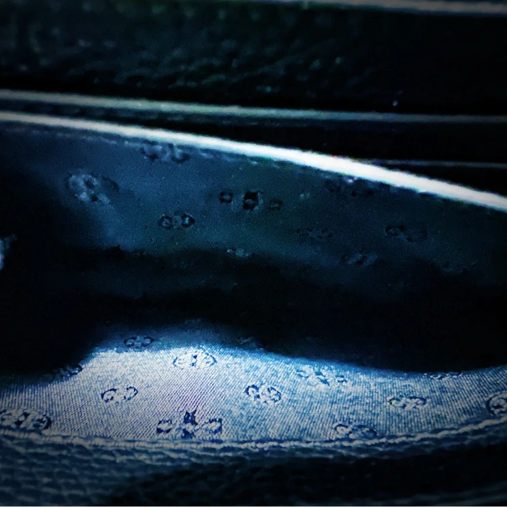 Tory Burch Elegant Black Leather Crossbody Bag - Picture 11 of 17